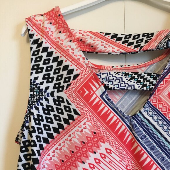 Retro 70s Vintage Handmade Zig-Zag Handkerchief and Cut Out Top - Picture 11 of 16